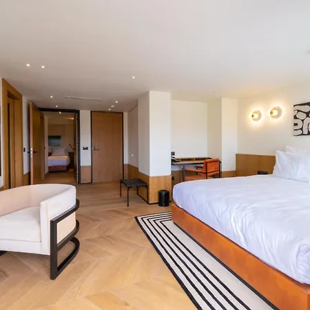 מלון The Gift *
